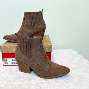 KAYYLAF Taupe Suede Boots, Size 8